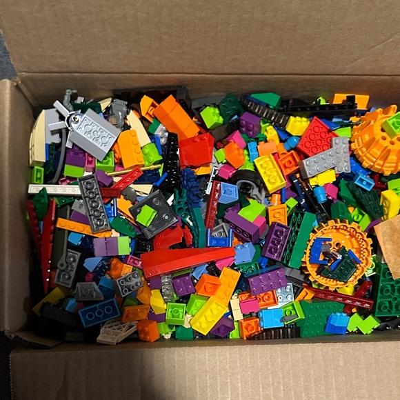 over 7 pounds of legos - Picture 2 of 4